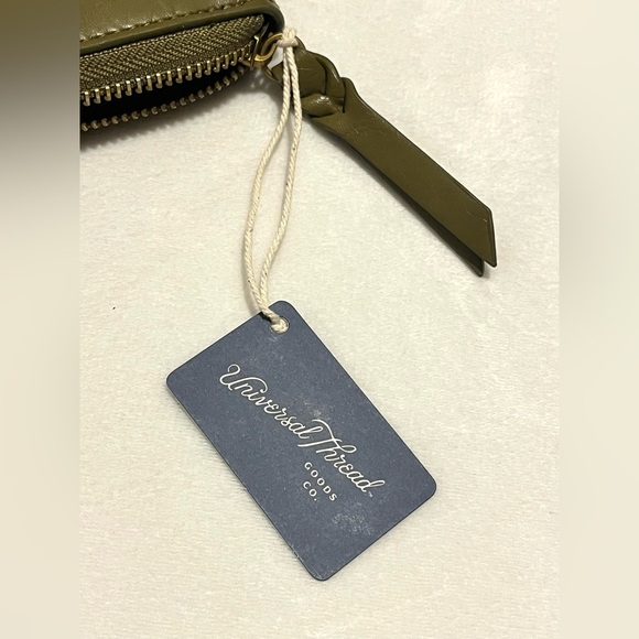 Universal Thread Olive Green Wallet with Gold Zipper Accents New with Tags NWT - Picture 3 of 14